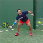 Monitor de padel por las tardes, en mi urba o me desplazo por zona sur, mas de 15 años de experiencia, clases bastantes físicas y dinámicas, 10 eur por persona o 20 individuales